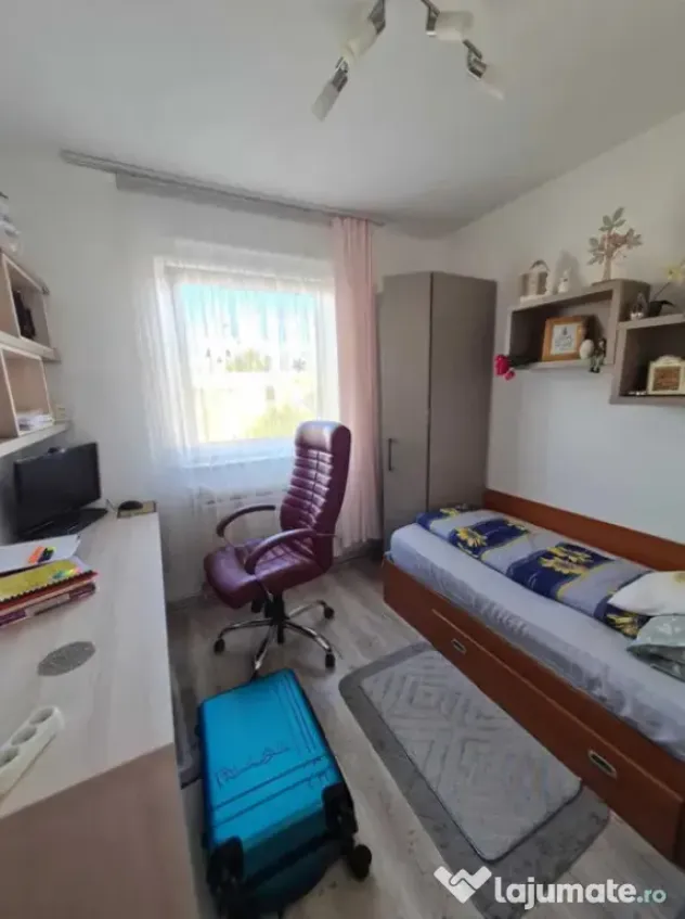 Apartament 3 camere | Semidecomandat | zona Astra