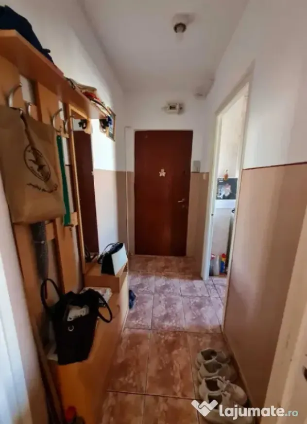 Apartament 3 camere | Semidecomandat | zona Astra
