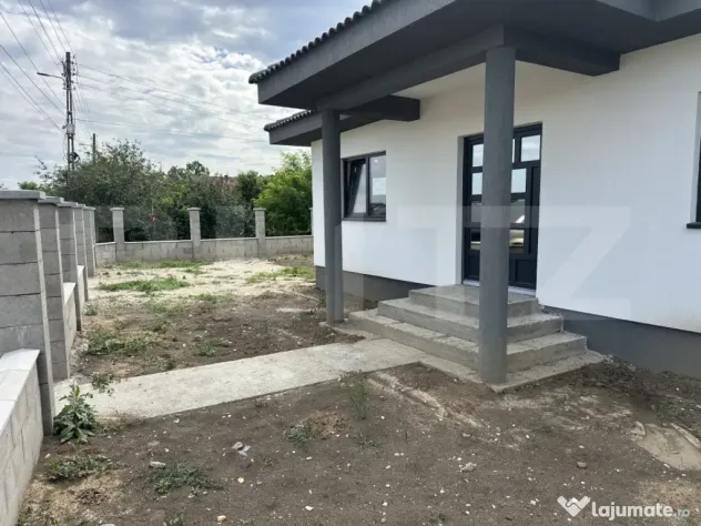 Casa plan parter, 125 mp utili, 450 mp teren , Lazuri