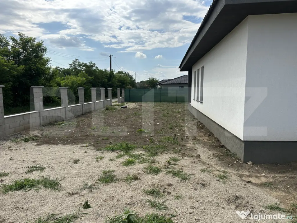 Casa plan parter, 125 mp utili, 450 mp teren , Lazuri