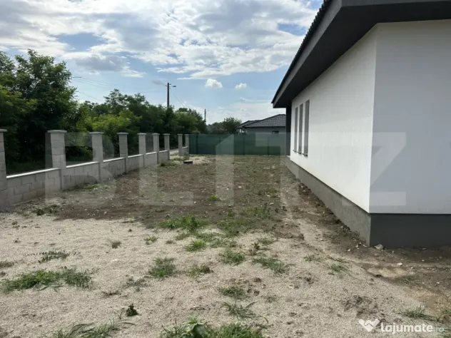 Casa plan parter, 125 mp utili, 450 mp teren , Lazuri