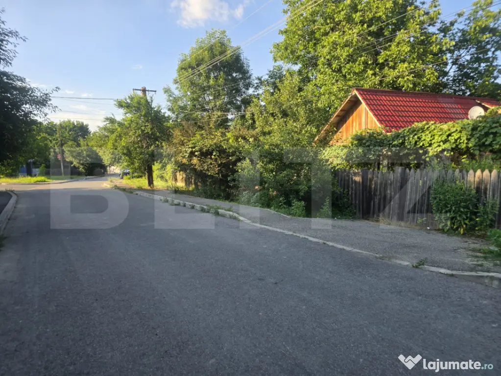 Casă pentru renovare completă cu curte de 385 mp în oraș