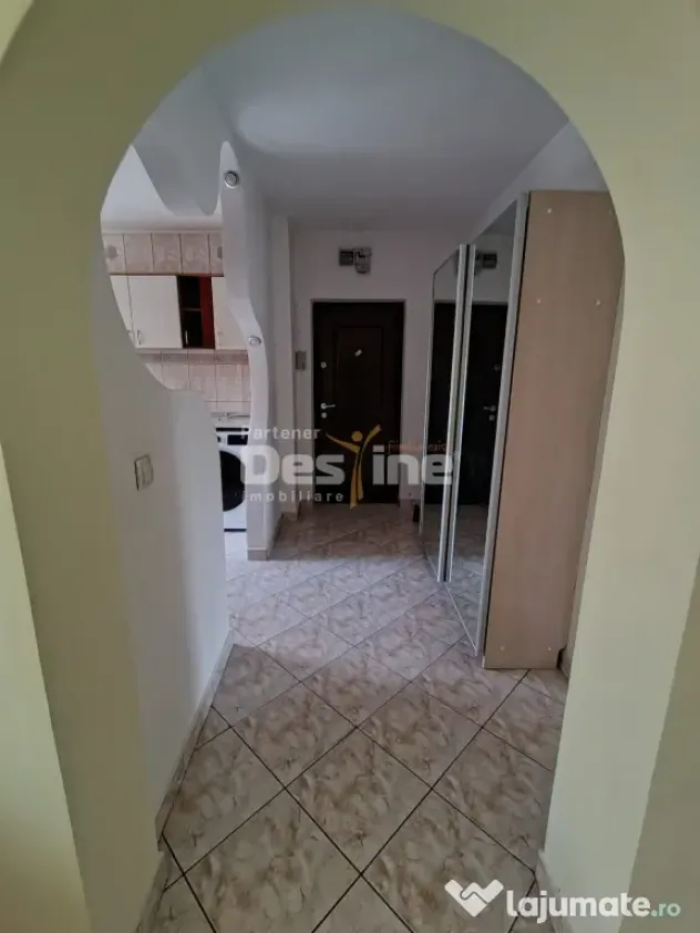 Apartament de vânzare, zona PODU ROȘ, 3 camere, semidecoma