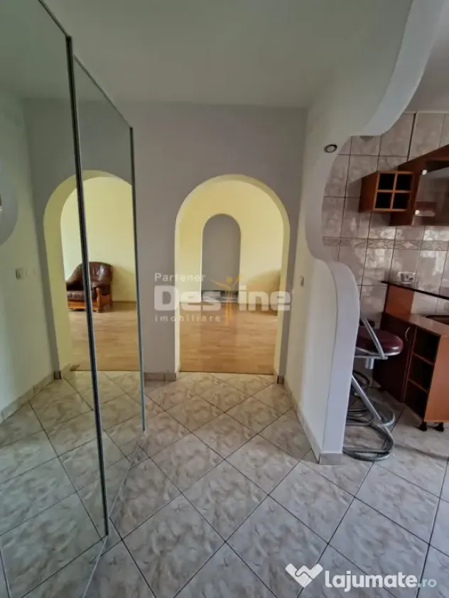 Apartament de vânzare, zona PODU ROȘ, 3 camere, semidecoma