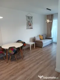 ofer spre închiriere apartament cu doua camere ( tip Studio)