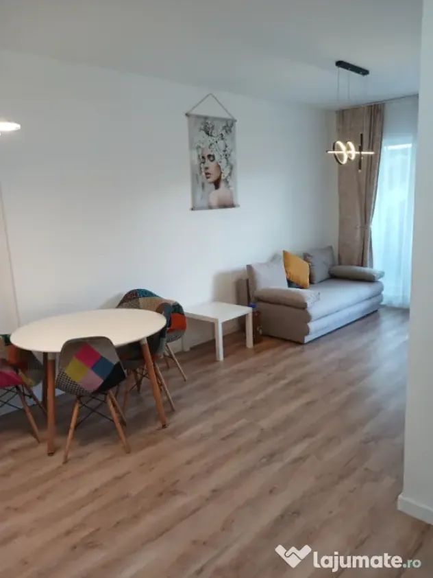 ofer spre închiriere apartament cu doua camere ( tip Studio)