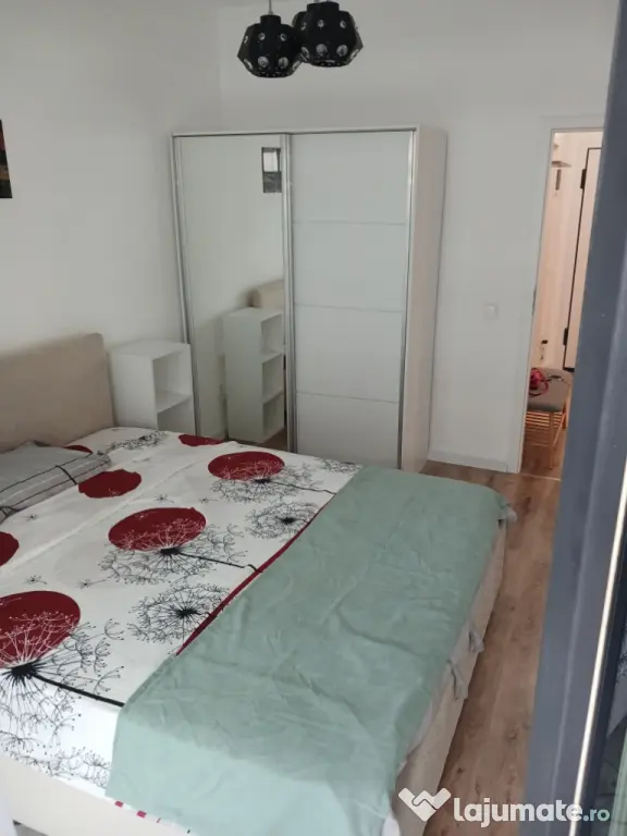 ofer spre închiriere apartament cu doua camere ( tip Studio)