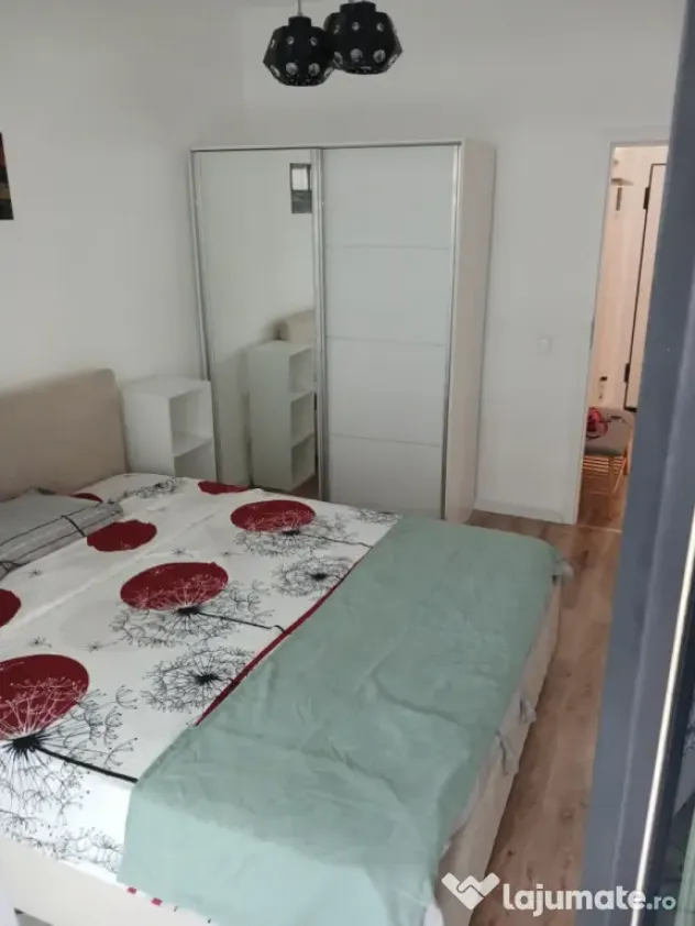 ofer spre închiriere apartament cu doua camere ( tip Studio)