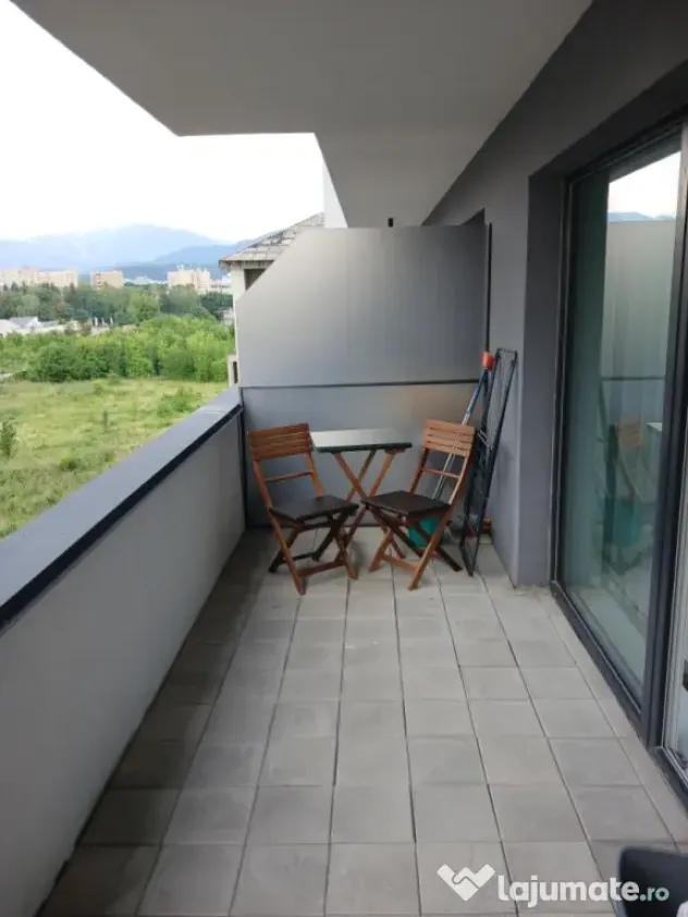 ofer spre închiriere apartament cu doua camere ( tip Studio)