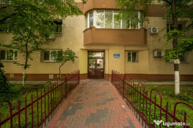 Apartament decomandat, bloc 1996, Calea Călărașilor, comi