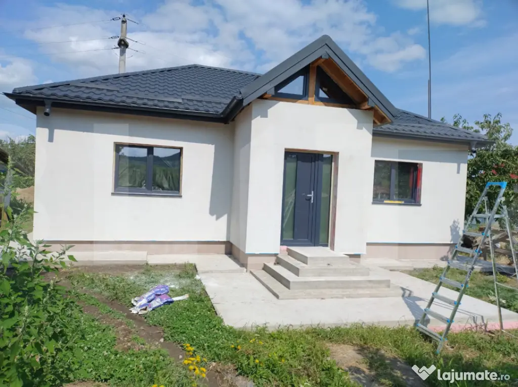Casă individuală 85mp, teren 1200mp -la strada principala