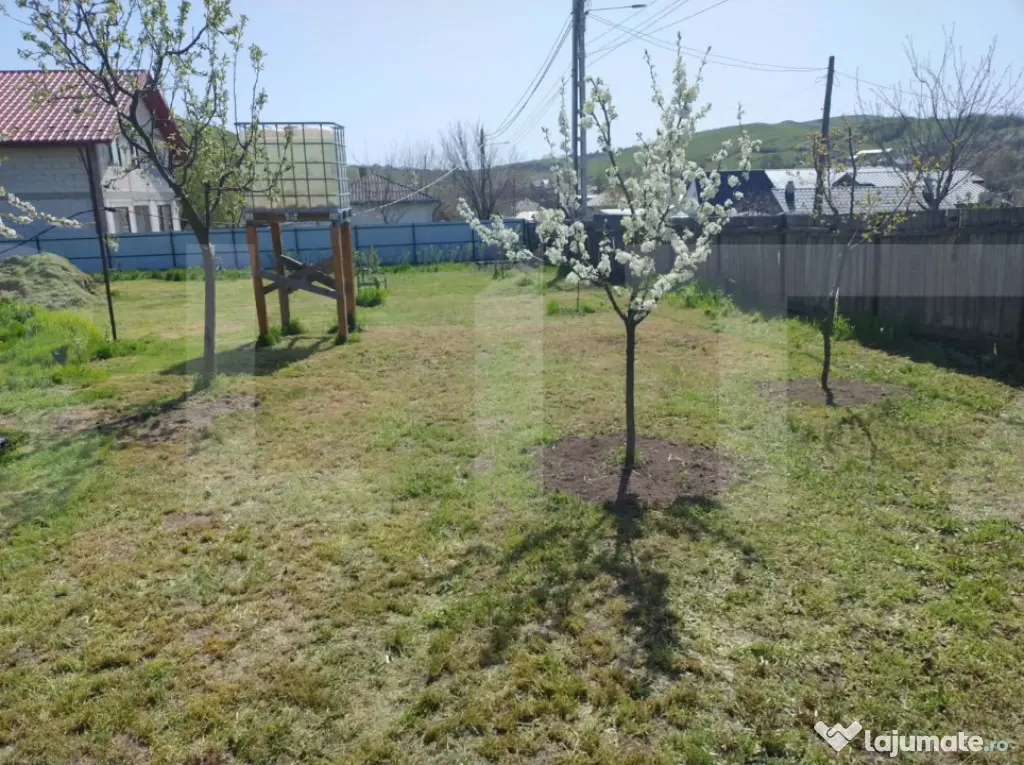 Casă individuală 85mp, teren 1200mp -la strada principala
