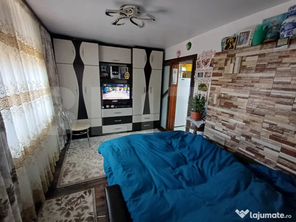 Casă de vânzare cu anexe, 35 ari teren, Adancata