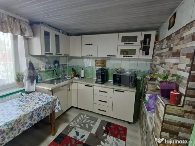 Casă de vânzare cu anexe, 35 ari teren, Adancata