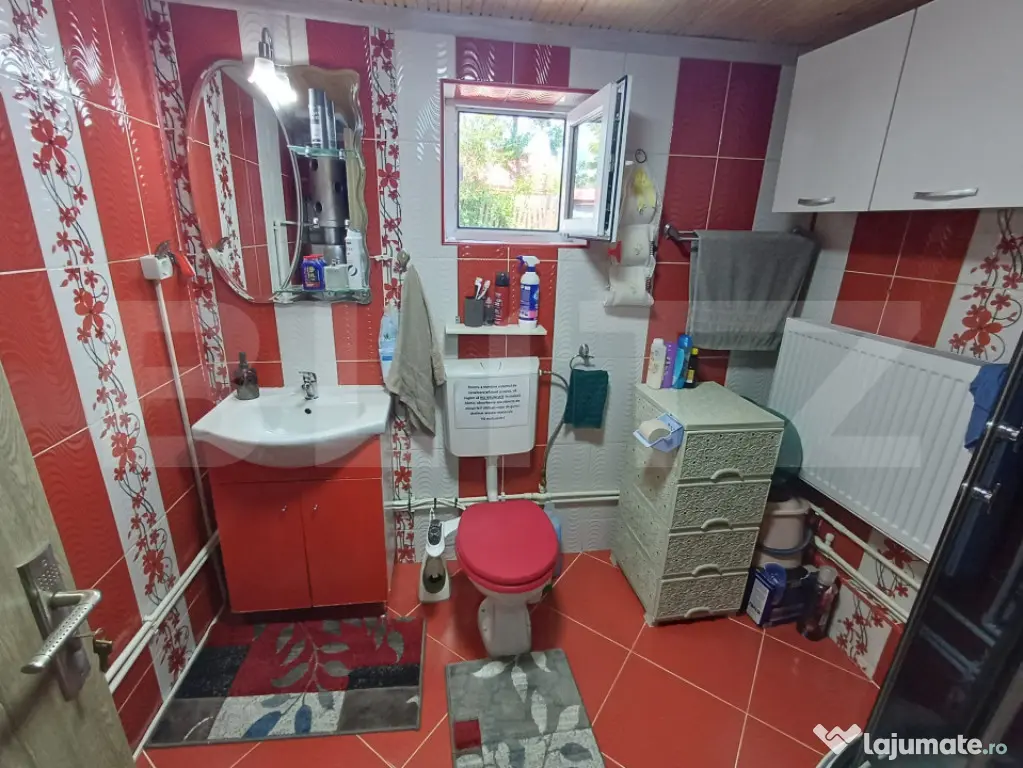 Casă de vânzare cu anexe, 35 ari teren, Adancata