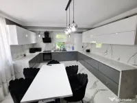Apartament cu 5 camere de vânzare în zona Precista 