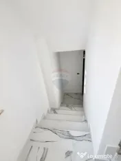 Apartament cu 5 camere de vânzare în zona Precista 