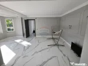 Apartament cu 5 camere de vânzare în zona Precista