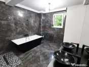 Apartament cu 5 camere de vânzare în zona Precista 