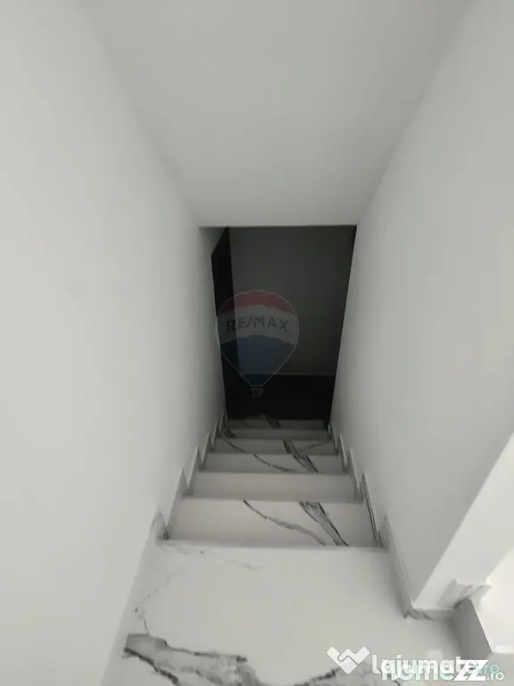Apartament cu 5 camere de vânzare în zona Precista - Piatra-Neamt (Neamt)