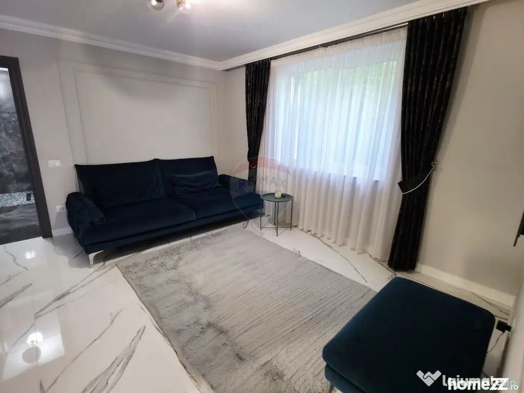 Apartament cu 5 camere de vânzare în zona Precista - Piatra-Neamt (Neamt)