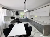 Apartament cu 5 camere de vânzare în zona Precista
