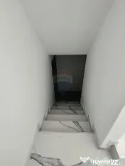 Apartament cu 5 camere de vânzare în zona Precista