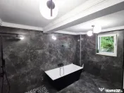 Apartament cu 5 camere de vânzare în zona Precista