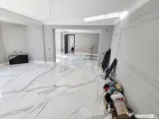 Apartament cu 5 camere de vânzare în zona Precista 