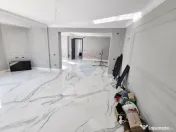 Apartament cu 5 camere de vânzare în zona Precista 