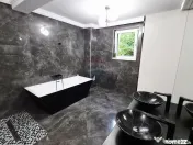 Apartament cu 5 camere de vânzare în zona Precista 