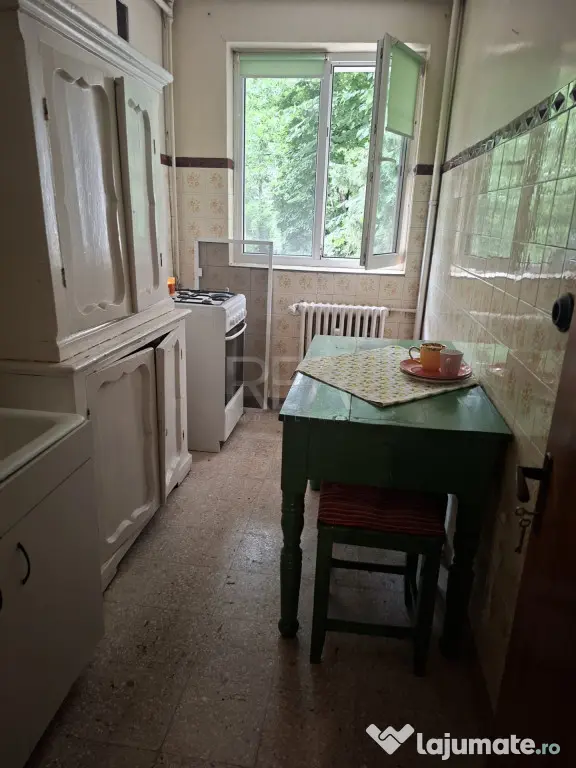 3 camere, 1/10, anvelopat, bloc tip E-Drumul Taberei