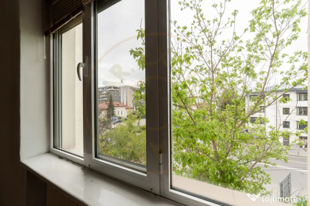 Apartament 2 camere et 3/4 Central, Pitesti