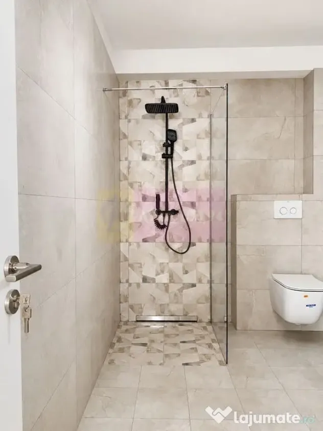 Duplex în vilă, 4 camere, renovat 2025, curte 250 mp, M...