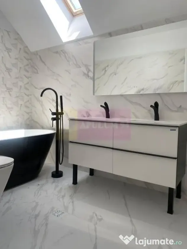 Duplex în vilă, 4 camere, renovat 2025, curte 250 mp, M...