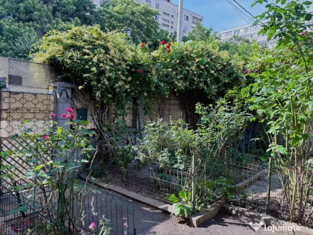 Casă 3 camere cu teren 250 mp, garaj închis, Sector 6, Giulești–Crângași