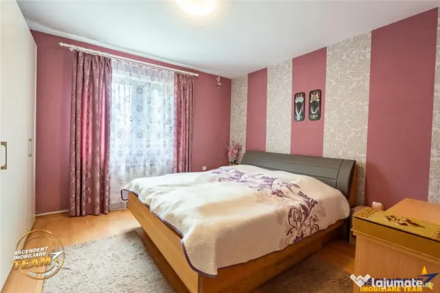 Vila ce incorporeaza anexe gospodaresti si cu potential turi