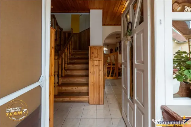 Vila ce incorporeaza anexe gospodaresti si cu potential turi