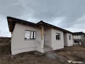 Duplex separat prin baie - toate utilitatile - proiect deose 