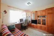 Casă / Vilă cu 5 camere de vânzare, în Sânmartin 