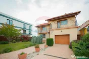 Casă / Vilă cu 5 camere de vânzare, în Sânmartin 