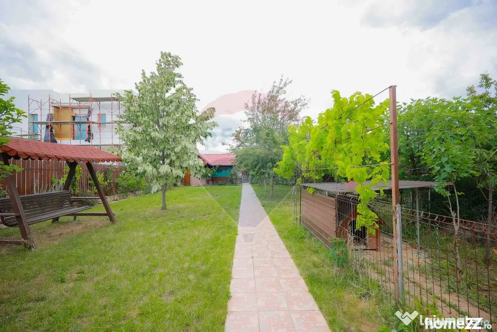 Casă / Vilă cu 5 camere de vânzare, în Sânmartin
