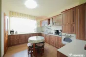 Casă / Vilă cu 5 camere de vânzare, în Sânmartin 
