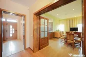 Casă / Vilă cu 5 camere de vânzare, în Sânmartin