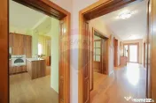 Casă / Vilă cu 5 camere de vânzare, în Sânmartin