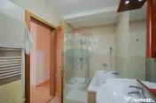 Casă / Vilă cu 5 camere de vânzare, în Sânmartin 