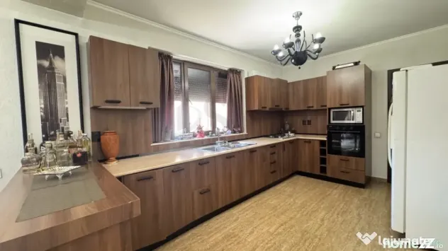 Vila 5 camere cu piscina Buftea
