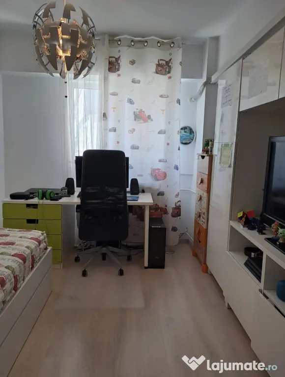 Vanzare apartament 3 camere pe Bulevard Ion Mihalache 109