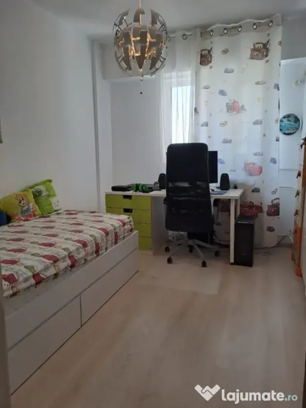 Vanzare apartament 3 camere pe Bulevard Ion Mihalache 109