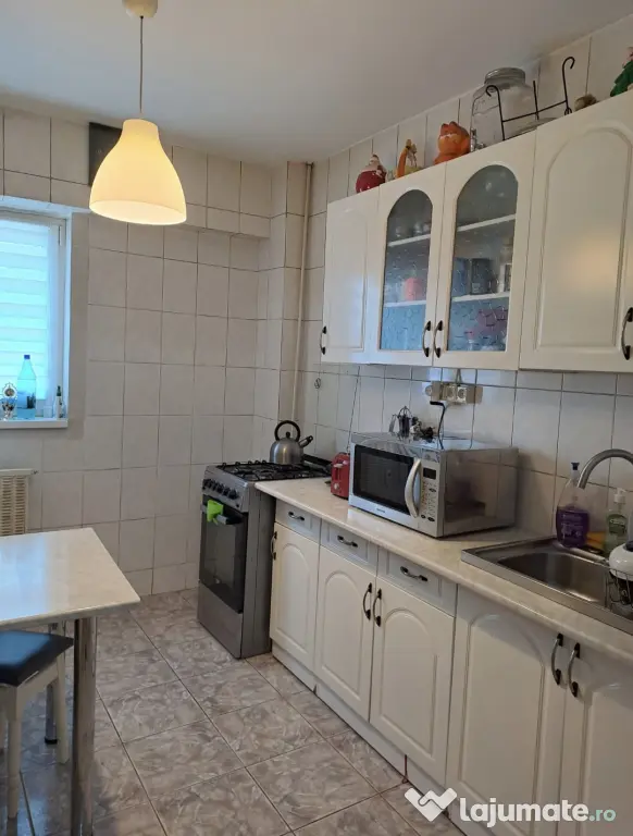 Vanzare apartament 3 camere pe Bulevard Ion Mihalache 109
